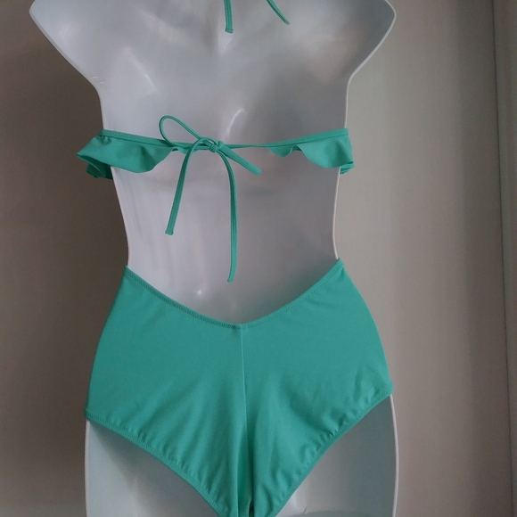 Victoria's Secret Side Cutout Ruffle Swimwear. - Picture 6 of 7